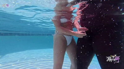 Poolside MILF gets WAY Wet